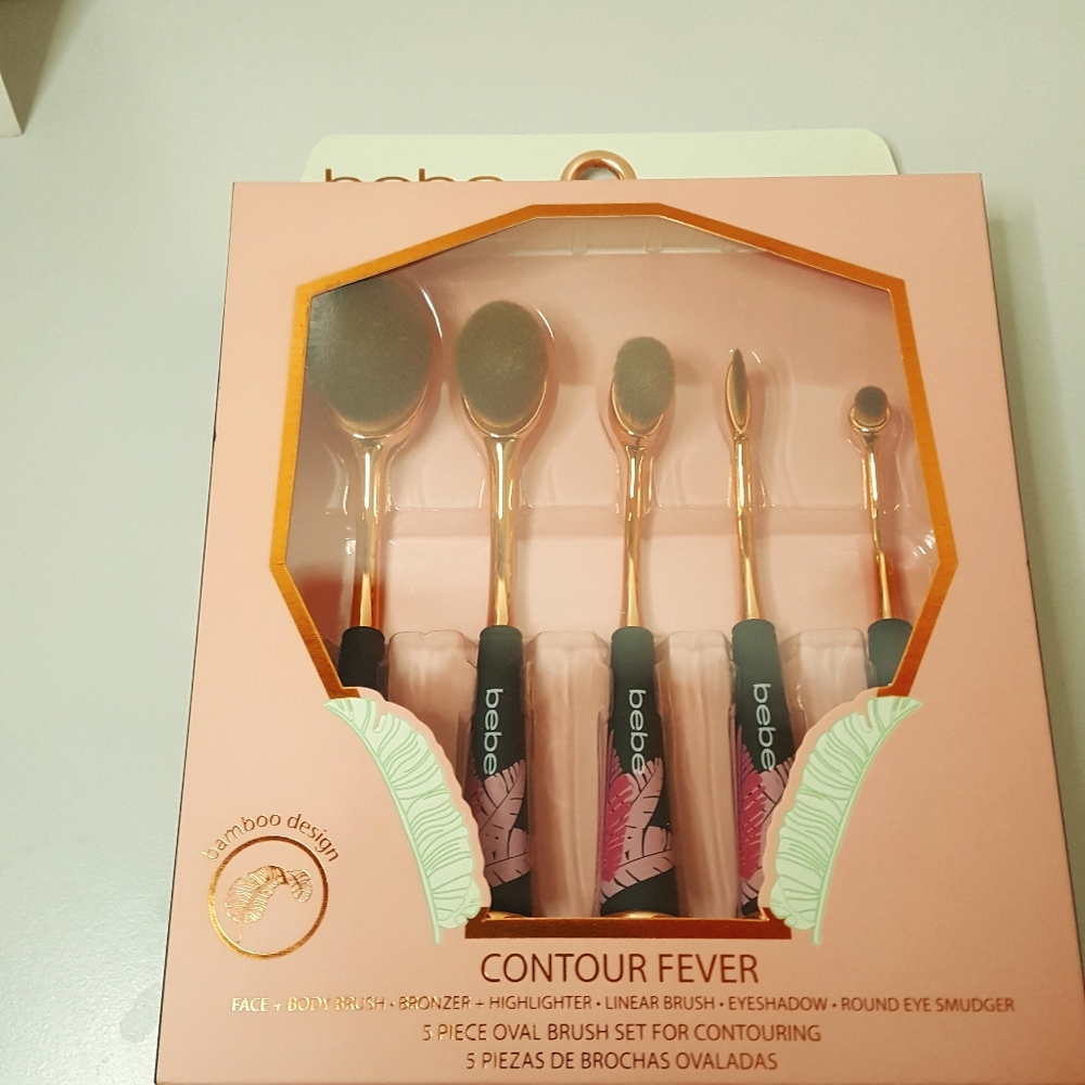 NWOT Bebe contour fever 5 piece oval brush set